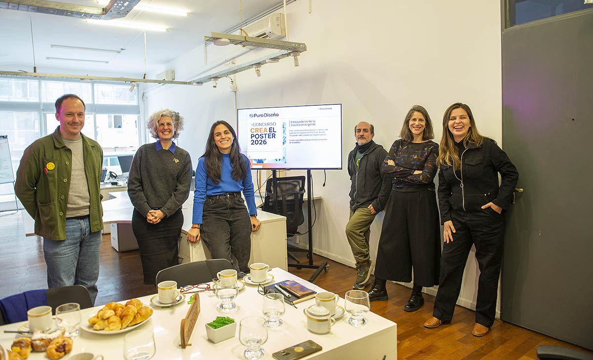 El jurado de "Creá el póster" en las oficinas de Puro Diseño: Santi Pozzi, Julieta Ulanovsky, Yani Arabena, Martín Cutro, Laura Varsky y Eli Correa.