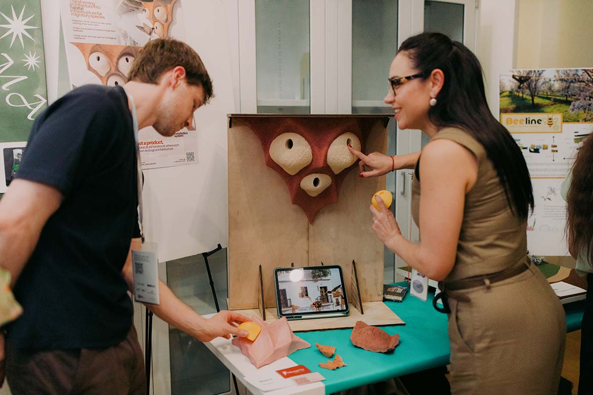 En un stand exhibieron una maqueta/prototipo para mostrar forma y funcionamiento. Foto: Shannon Carroll / Vivid Story Studio.