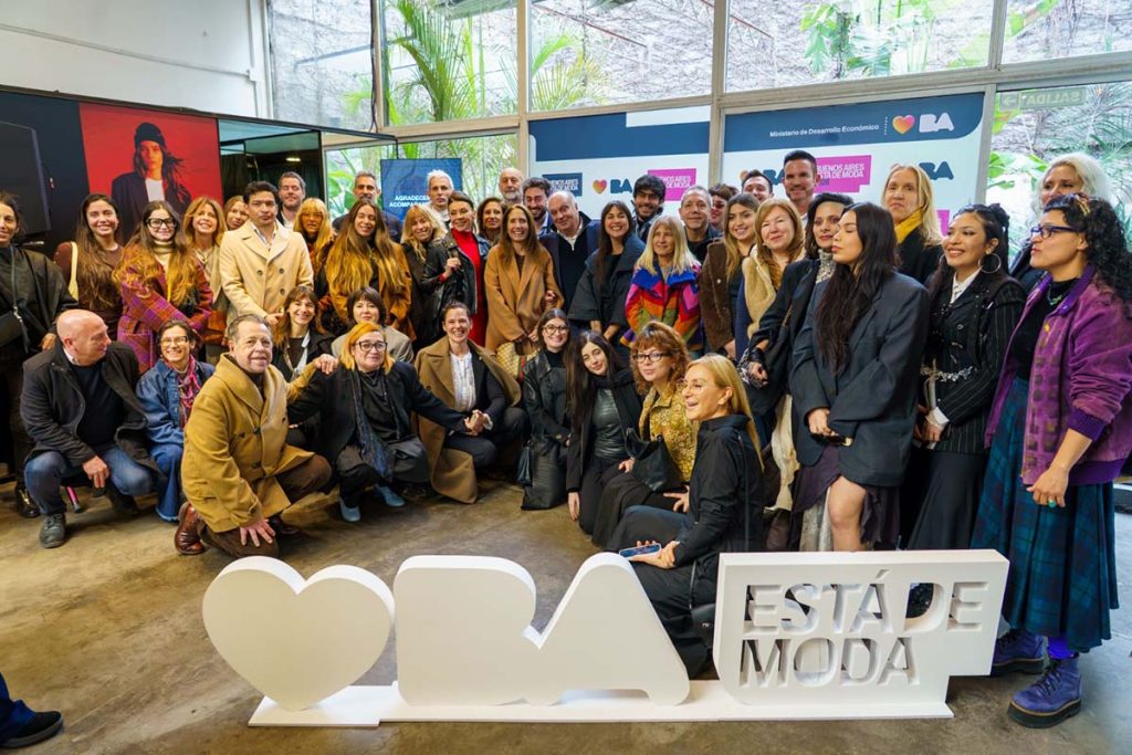 apunta a impulsar nuevos talentos y generar oportunidades para diseñadores emergentes de la Ciudad.