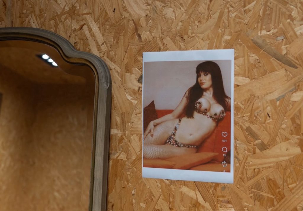 Detalles de la investigación y backstage del vestuario de MORIA.