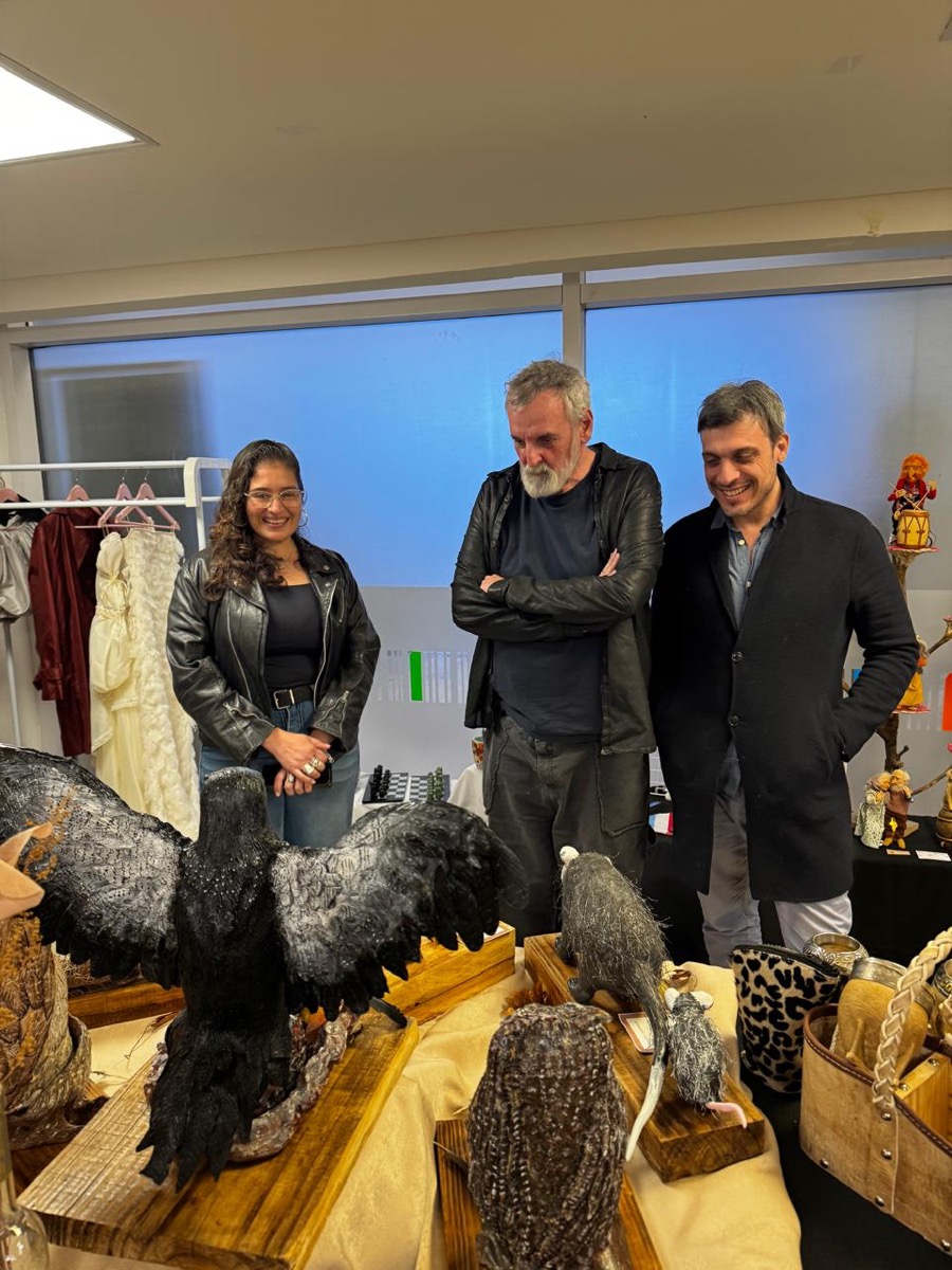 Benito Fernández y Matías Rosado recorrieron la exhibición y conversaron con los 80 postulantes santiagüeños. 