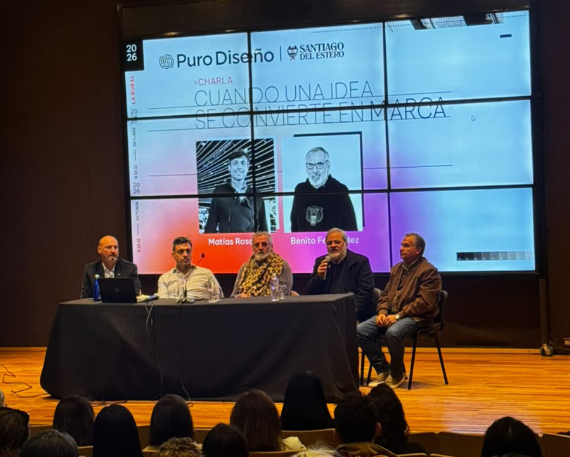 Formaron parte de los encuentros alrededor de la curaduría autoridades locales: Bernardo Abruzzese (Secretario de Representación Oficial en Buenos Aires y Relaciones Internacionales), Juan Leguizamón (Subsecretario de Cultura de Santiago del Estero) y el Ingeniero Mario Benavente (Intendente Electo de la ciudad de Santiago del Estero). 