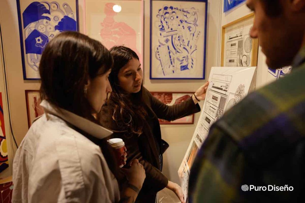 El encuentro entre artistas y visitantes es una experiencia única del Espacio de Arte en Feria Puro Diseño. 