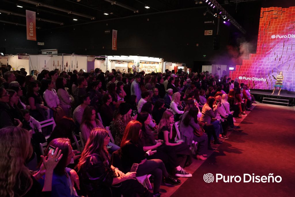 Una multitud aplaudió a Benito Fernández en su desfile 40º aniversario en Feria Puro Diseño.