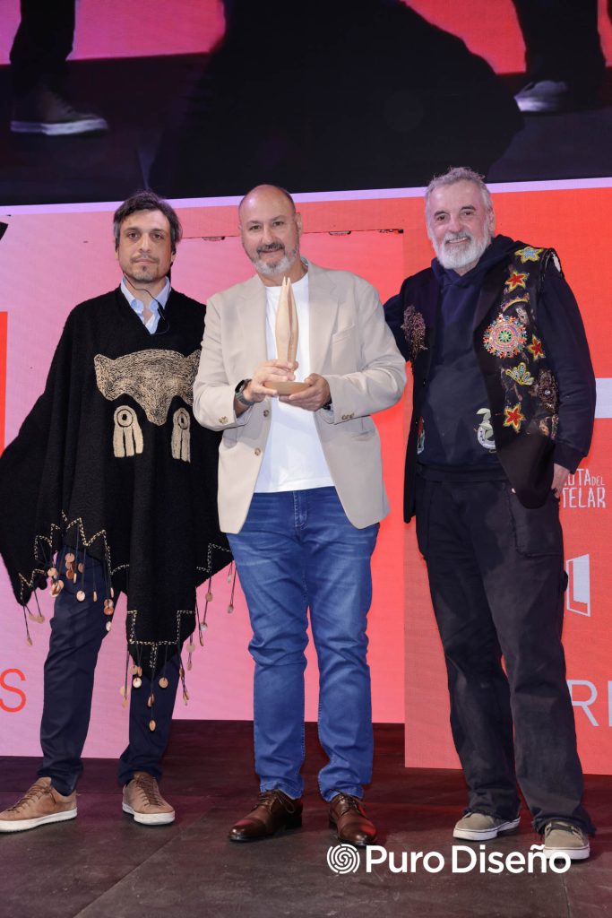 Matías Rosado, Bernardo Abruzzese y Benito Fernández en el momento tributo a Santiago del Estero.